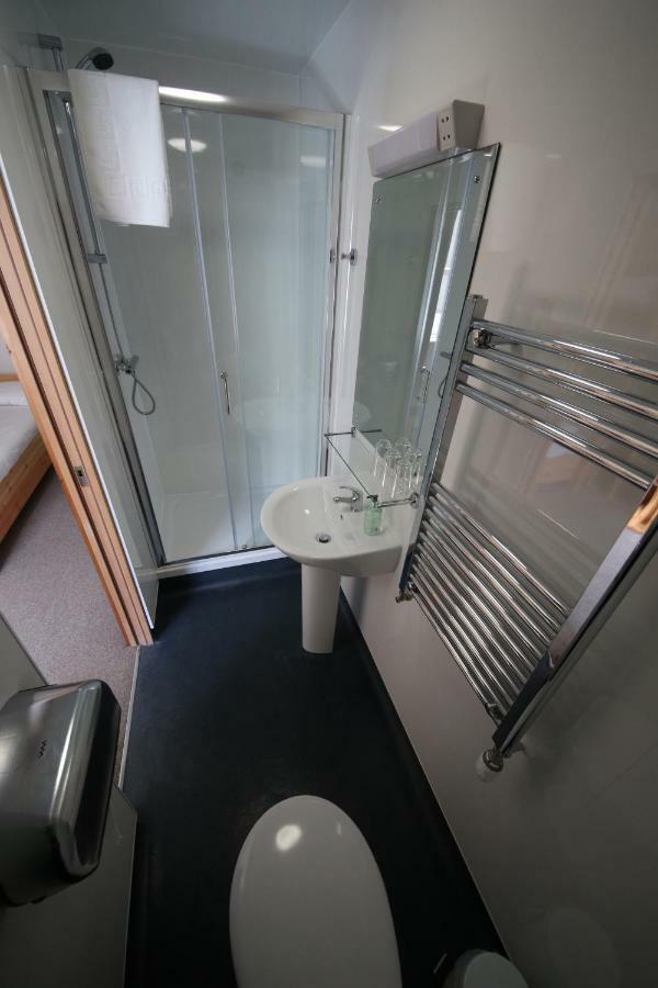 Black Isle Bar & Rooms Inverness Ngoại thất bức ảnh